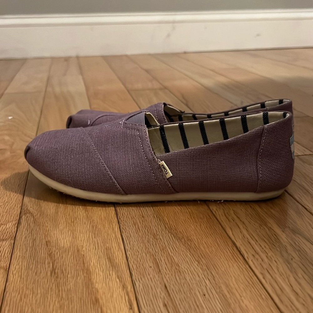 TOMS light purple flats with white rubber soles, sz8